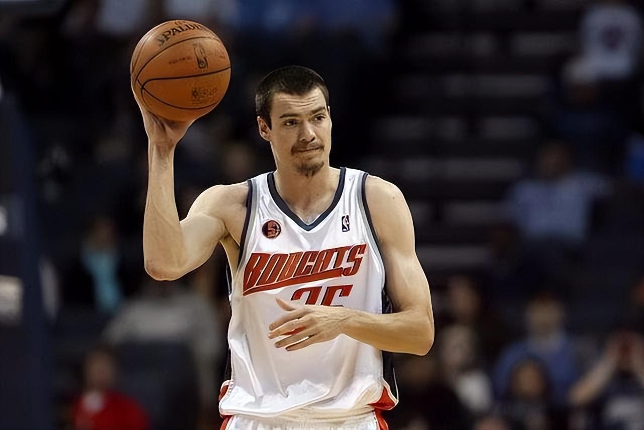 开云体育app-还记得他吗?NCAA的王者 被誉为大鸟二世 却只打了3年NBA光速消失